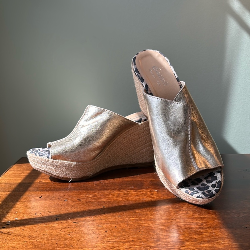 Beautiful Gold Spanish leather sandals with braided rope heels !